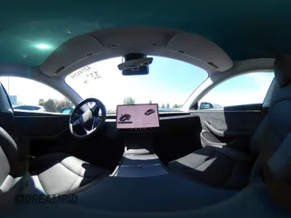2025 Tesla Model 3 Long Range z VIN 5YJ3E1EB9SF873801, wystawiony jako IAAI lot #42141255 z przebiegiem 1612 mil mil oraz . Historia ofert i sprzedaży dostępna na DreamBid. Obrazek 20.