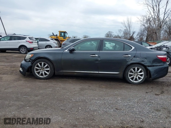 2007 Lexus LS 460 with VIN JTHBL46F975032735, listed as a IAAI auction lot 41952569 with 177,038 mi miles. Bid and sale history available at carsss.com. Image 14.