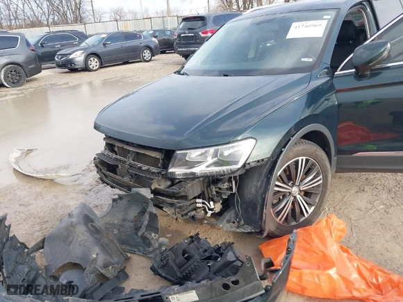 2019 Volkswagen Tiguan SE with VIN 3VV2B7AX1KM154435, listed as a IAAI auction lot 41740969 with 103,310 mi miles. Bid and sale history available at carsss.com. Image 6.