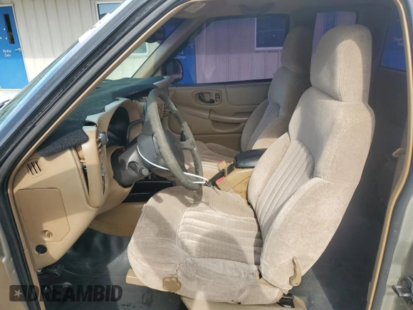 2001 Chevrolet S-10 LS with VIN 1GCCS19501K161711, listed as a Copart auction lot 69630884 with 318,975 mi miles and Salvage Title. Bid and sale history available at DreamBid. Image 7.