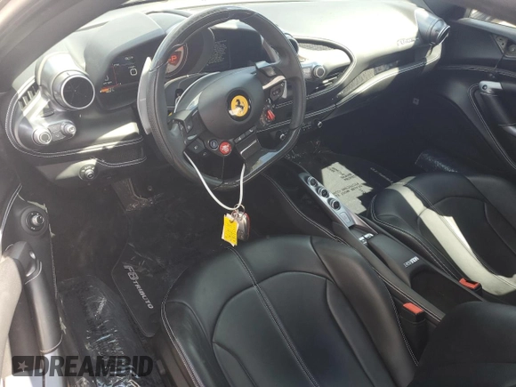 2021 Ferrari F8 z VIN ZFF92LLA8M0268230, wystawiony jako Copart lot #50326925 z przebiegiem 18 802 mil mil oraz Szkoda całkowita • Salvage title. Historia ofert i sprzedaży dostępna na DreamBid. Obrazek 8.