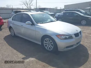 2007 BMW 3 Series 328xi with VIN WBAVC93567K033296, listed as a IAAI auction lot 41800964 with 173,764 mi miles. Bid and sale history available at carsss.com. Image 1.