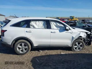 2022 Kia Sorento LX z VIN 5XYRGDLC7NG148891, wystawiony jako IAAI lot #41781953 z przebiegiem 58 100 mil mil oraz . Historia ofert i sprzedaży dostępna na DreamBid. Obrazek 13.