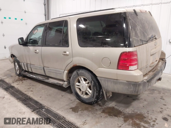 2004 Ford Expedition Special Service with VIN 1FMPU16L34LB27156, listed as a IAAI auction lot 41561202 with 230,318 mi miles. Bid and sale history available at carsss.com. Image 3.