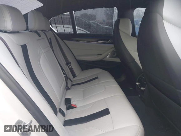 2019 BMW M5 Competition z VIN WBSJF0C52KB447102, wystawiony jako IAAI lot #41778593 z przebiegiem 31 030 mil mil oraz . Historia ofert i sprzedaży dostępna na DreamBid. Obrazek 8.