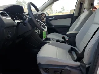 2020 Volkswagen Tiguan SE with VIN 3VV3B7AX3LM144530, listed as a Copart auction lot 46449705 with 33,487 mi miles and Salvage Title. Bid and sale history available at carsss.com. Image 7.