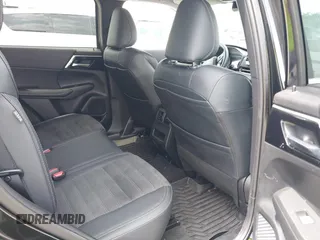 2024 Mitsubishi Outlander SE z VIN JA4J3VA89RZ076932, wystawiony jako IAAI lot #42387815 z przebiegiem 18 228 mil mil oraz . Historia ofert i sprzedaży dostępna na DreamBid. Obrazek 8.