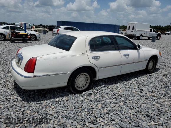 1999 Lincoln Town Car Executive z VIN 1LNHM81WXXY627319, wystawiony jako Copart lot #60830165 z przebiegiem 122 118 mil mil oraz Szkoda całkowita • Salvage title. Historia ofert i sprzedaży dostępna na DreamBid. Obrazek 3.