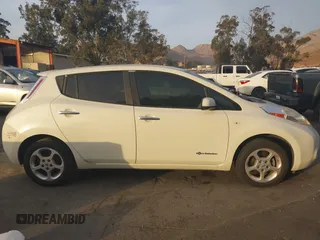 2011 Nissan LEAF SL-e with VIN JN1AZ0CP8BT006992, listed as a IAAI auction lot 41097604 with 98,688 mi miles. Bid and sale history available at carsss.com. Image 13.