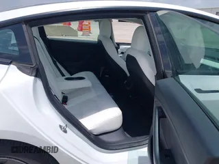 2023 Tesla Model 3 z VIN 5YJ3E1EA8PF384806, wystawiony jako IAAI lot #42526063 z przebiegiem 95 389 mil mil oraz . Historia ofert i sprzedaży dostępna na DreamBid. Obrazek 8.