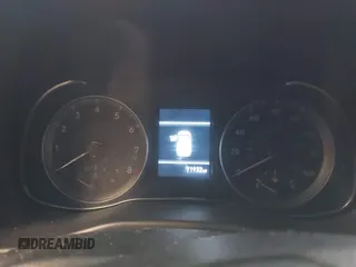 2021 Hyundai Kona SE z VIN KM8K1CAA4MU645470, wystawiony jako IAAI lot #41727340 z przebiegiem 71 932 mil mil oraz . Historia ofert i sprzedaży dostępna na DreamBid. Obrazek 7.
