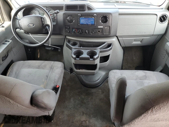 2013 Ford Econoline Passenger XL z VIN 1FBSS3BL5DDB07737, wystawiony jako Copart lot #58958495 z przebiegiem 159 345 mil mil oraz Szkoda całkowita • Salvage title. Historia ofert i sprzedaży dostępna na DreamBid. Obrazek 8.
