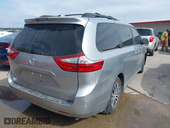 2019 Toyota Sienna XLE Auto Access Seat with VIN 5TDYZ3DC5KS977360, listed as a IAAI auction lot 41911897 with 71,200 mi miles. Bid and sale history available at carsss.com. Image 4.