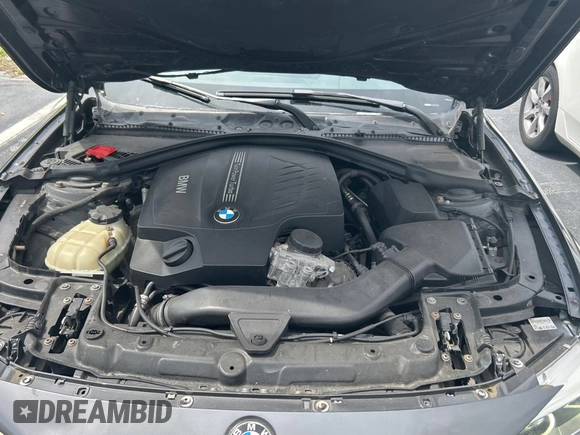 2014 BMW 4 Series 435i xDrive z VIN WBA3R5C59EK186198, wystawiony jako Copart lot #54361555 z przebiegiem 103 175 mil mil oraz Czysty tytuł • Clean title. Historia ofert i sprzedaży dostępna na DreamBid. Obrazek 7.