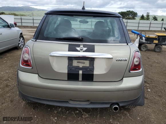 2009 MINI Cooper Hardtop with VIN WMWMF33559TW70189, listed as a Copart auction lot 51461365 with 146,700 mi miles and Salvage Title. Bid and sale history available at carsss.com. Image 6.