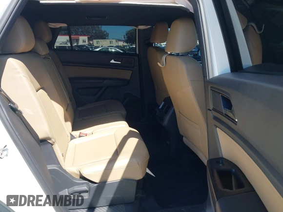 2020 Volkswagen Atlas with VIN 1V2YC2CA4LC205011, listed as a IAAI auction lot 42233807 with 39,084 mi miles and . Bid and sale history available at DreamBid. Image 8.