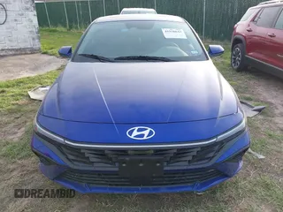 2024 Hyundai Elantra SEL z VIN KMHLS4DG2RU821902, wystawiony jako IAAI lot #41938643 z przebiegiem 6 381 mil mil oraz . Historia ofert i sprzedaży dostępna na DreamBid. Obrazek 12.