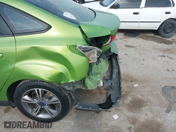 2018 Ford Focus SE z VIN 1FADP3FE5JL222542, wystawiony jako IAAI lot #42265608 z przebiegiem 107 397 mil mil oraz . Historia ofert i sprzedaży dostępna na DreamBid. Obrazek 6.