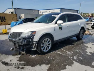 2016 Lincoln MKT z VIN 2LMHJ5FK3GBL01666, wystawiony jako Copart lot #58406545 z przebiegiem 71 088 mil mil oraz Szkoda całkowita • Salvage title. Historia ofert i sprzedaży dostępna na DreamBid. Obrazek 1.