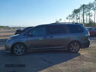 2012 Toyota Sienna SE with VIN 5TDXK3DC9CS189005, listed as a IAAI auction lot 41482337 with 267,618 mi miles. Bid and sale history available at carsss.com. Image 14.
