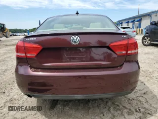 2014 Volkswagen Passat S z VIN 1VWAS7A33EC043895, wystawiony jako Copart lot #58200225 z przebiegiem 111 682 mil mil oraz Czysty tytuł • Clean title. Historia ofert i sprzedaży dostępna na DreamBid. Obrazek 6.