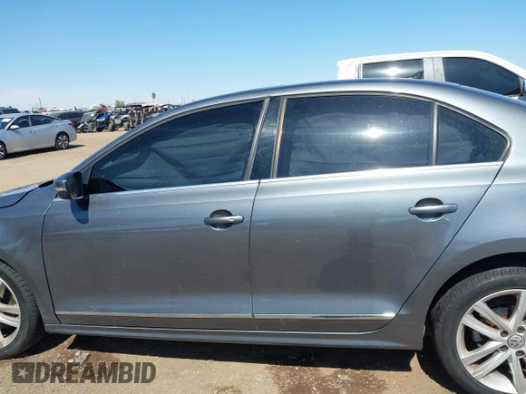 2017 Volkswagen Jetta SEL z VIN 3VWL17AJ6HM407708, wystawiony jako IAAI lot #41848360 z przebiegiem Nie podano mil oraz . Historia ofert i sprzedaży dostępna na DreamBid. Obrazek 14.