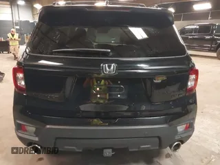 2024 Honda Passport Black Edition с VIN 5FNYF8H82RB002633, выставлен на аукционе IAAI как лот 42296310 с пробегом 12 991 миль миль и . История ставок и продаж доступна на DreamBid. Изображение 17.