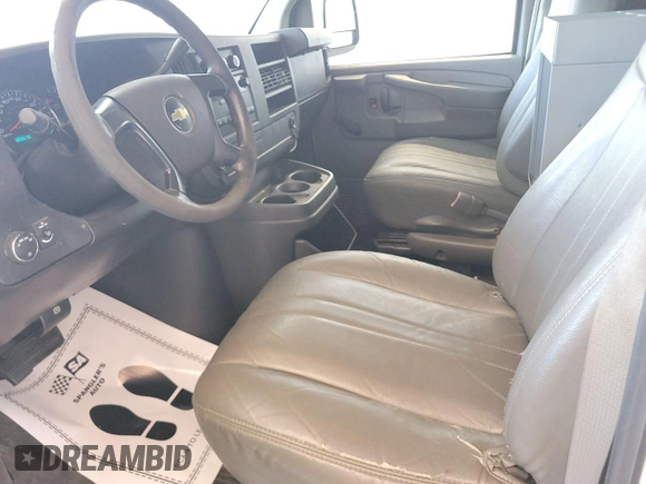 2012 Chevrolet Express Cargo z VIN 1GCSGAFX1C1148431, wystawiony jako IAAI lot #42613587 z przebiegiem 207 299 mil mil oraz . Historia ofert i sprzedaży dostępna na DreamBid. Obrazek 5.