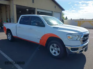 2022 Ram 1500 Big Horn z VIN 1C6SRFMTXNN283482, wystawiony jako IAAI lot #42222683 z przebiegiem 81 356 mil mil oraz . Historia ofert i sprzedaży dostępna na DreamBid. Obrazek 1.