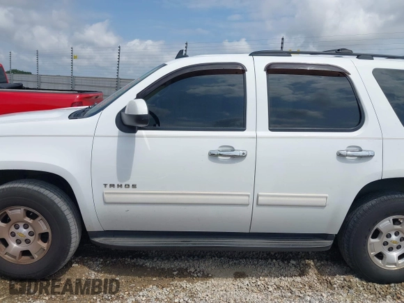 2011 Chevrolet Tahoe LT z VIN 1GNSCBE0XBR135285, wystawiony jako IAAI lot #42317804 z przebiegiem 301 967 mil mil oraz . Historia ofert i sprzedaży dostępna na DreamBid. Obrazek 14.