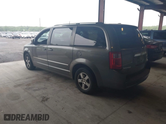 2010 Dodge Grand Caravan SXT z VIN 2D4RN5D11AR220105, wystawiony jako IAAI lot #42299610 z przebiegiem 223 842 mil mil oraz . Historia ofert i sprzedaży dostępna na DreamBid. Obrazek 3.