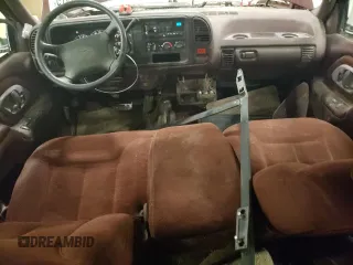 1995 Chevrolet Tahoe z VIN 1GNEK13KXSJ427631, wystawiony jako Copart lot #52624475 z przebiegiem 228 492 mil mil oraz Nie do naprawy. Historia ofert i sprzedaży dostępna na DreamBid. Obrazek 8.