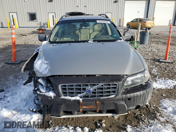 2001 Volvo V70 with VIN YV1SZ58D911021115, listed as a Copart auction lot 42342435 with 219,979 mi miles and Non Repairable. Bid and sale history available at carsss.com. Image 5.