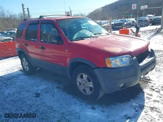 2001 Ford Escape XLT with VIN 1FMYU04131KB51488, listed as a IAAI auction lot 41363166 with 327,580 mi miles. Bid and sale history available at carsss.com. Image 1.