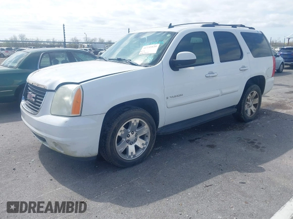 2008 GMC Yukon SLT w/4SB with VIN 1GKFC130X8R101206, listed as a IAAI auction lot 41735535 with 204,958 mi miles. Bid and sale history available at carsss.com. Image 2.
