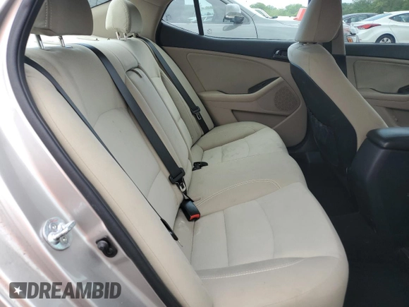2012 Kia Optima LX z VIN 5XXGM4A70CG070588, wystawiony jako Copart lot #57240995 z przebiegiem 137 601 mil mil oraz Szkoda całkowita • Salvage title. Historia ofert i sprzedaży dostępna na DreamBid. Obrazek 10.