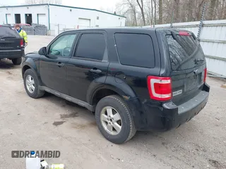 2009 Ford Escape XLS z VIN 1FMCU02759KA61417, wystawiony jako IAAI lot #42102452 z przebiegiem 207 262 mil mil oraz . Historia ofert i sprzedaży dostępna na DreamBid. Obrazek 3.