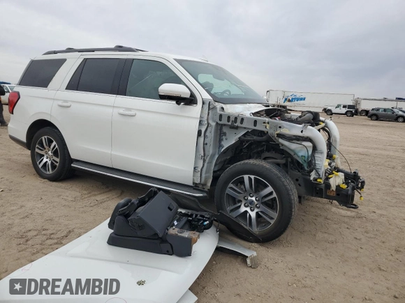 2022 Ford Expedition XLT with VIN 1FMJU1JT9NEA09633, listed as a Copart auction lot 45299235 with 75,486 mi miles and Salvage title. Bid and sale history available at DreamBid. Image 4.