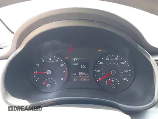 2023 Kia Rio S z VIN 3KPA24AD6PE600384, wystawiony jako IAAI lot #42003099 z przebiegiem 27 001 mil mil oraz . Historia ofert i sprzedaży dostępna na DreamBid. Obrazek 7.