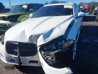 2015 Jaguar XF V6 Portfolio with VIN SAJWA0F7XF8U64372, listed as a IAAI auction lot 41352544 with 62,307 mi miles. Bid and sale history available at carsss.com. Image 12.