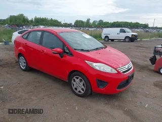 2013 Ford Fiesta SE z VIN 3FADP4BJ3DM162157, wystawiony jako IAAI lot #42379340 z przebiegiem 116 217 mil mil oraz . Historia ofert i sprzedaży dostępna na DreamBid. Obrazek 1.