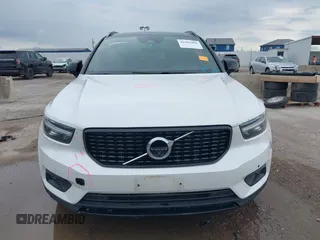 2019 Volvo XC40 R-Design with VIN YV4162UM6K2085605, listed as a IAAI auction lot 42365891 with 92,370 mi miles and . Bid and sale history available at DreamBid. Image 12.