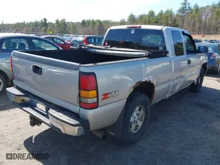 2004 GMC Sierra 1500 SLE with VIN 2GTEK19T041267474, listed as a IAAI auction lot 41909083 with 225,702 mi miles. Bid and sale history available at carsss.com. Image 4.