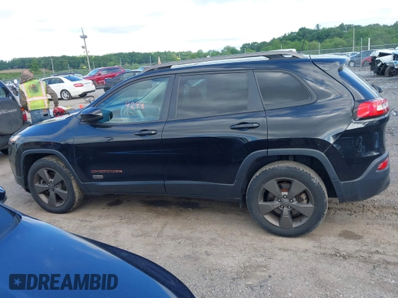 2017 Jeep Cherokee Latitude z VIN 1C4PJMCS4HW512630, wystawiony jako IAAI lot #42279298 z przebiegiem 77 329 mil mil oraz . Historia ofert i sprzedaży dostępna na DreamBid. Obrazek 14.