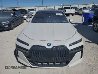 2023 BMW i7 xDrive60 z VIN WBY53EJ05PCM58262, wystawiony jako Copart lot #42563184 z przebiegiem 10 718 mil mil oraz . Historia ofert i sprzedaży dostępna na DreamBid. Obrazek 5.