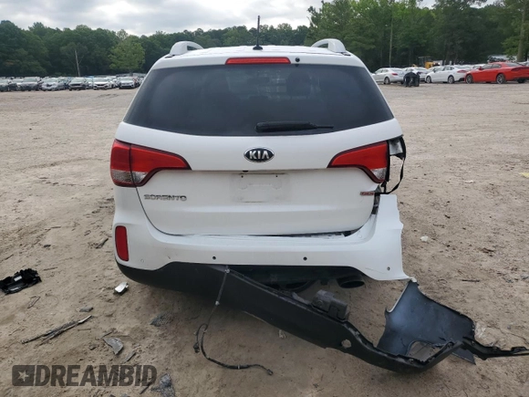 2015 Kia Sorento LX z VIN 5XYKTCA68FG636883, wystawiony jako Copart lot #58706905 z przebiegiem 105 147 mil mil oraz Szkoda całkowita • Salvage title. Historia ofert i sprzedaży dostępna na DreamBid. Obrazek 6.