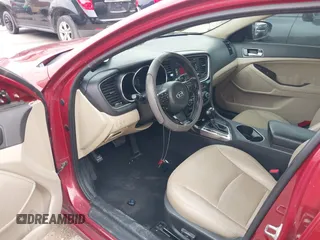 2014 Kia Optima EX z VIN 5XXGN4A71EG284280, wystawiony jako IAAI lot #42278795 z przebiegiem 179 200 mil mil oraz . Historia ofert i sprzedaży dostępna na DreamBid. Obrazek 12.