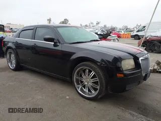 2007 Chrysler 300 z VIN 2C3KA43RX7H874681, wystawiony jako IAAI lot #42431542 z przebiegiem 162 453 mil mil oraz . Historia ofert i sprzedaży dostępna na DreamBid. Obrazek 1.