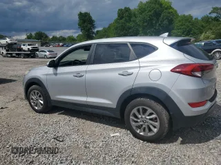 2017 Hyundai Tucson SE z VIN KM8J23A45HU306130, wystawiony jako Copart lot #55760375 z przebiegiem 106 294 mil mil oraz Czysty tytuł • Clean title. Historia ofert i sprzedaży dostępna na DreamBid. Obrazek 2.
