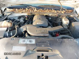 2003 GMC Yukon SLT with VIN 1GKEC13Z43J102238, listed as a IAAI auction lot 41618837 with 371,562 mi miles. Bid and sale history available at carsss.com. Image 10.